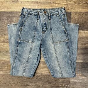 Universal Thread Light Acid Wash Blue Jeans Size 4